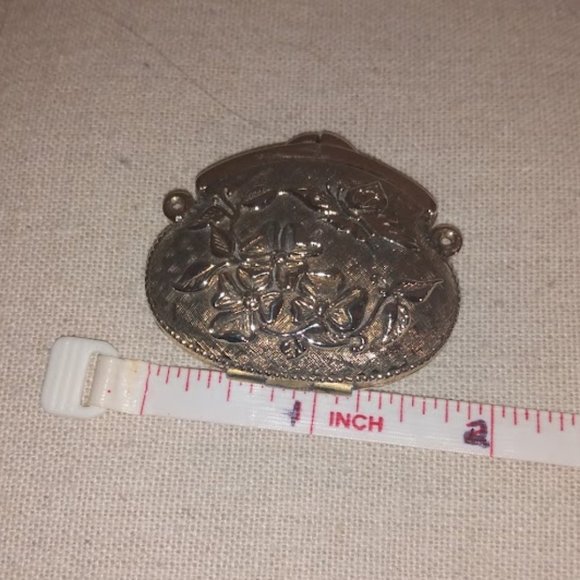 Butterfly motif metal purse pendant. - Picture 5 of 6